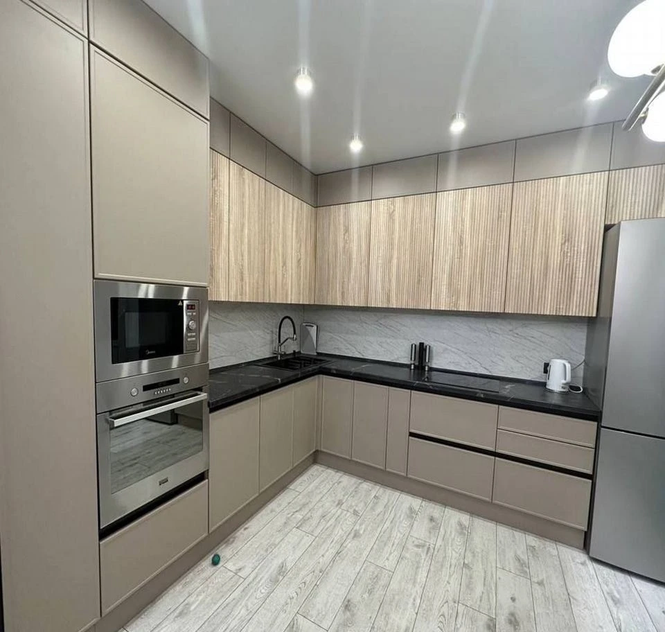 Современная кухня в квартиру на заказ